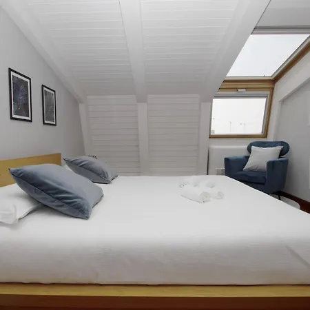 Penthouse With Patio & 2 Baths, 10 Min To Duomo Appartamento