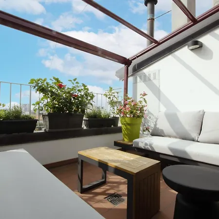 Penthouse With Patio & 2 Baths, 10 Min To Duomo Appartamento *