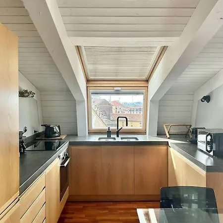 Appartamento Penthouse With Patio & 2 Baths, 10 Min To Duomo *