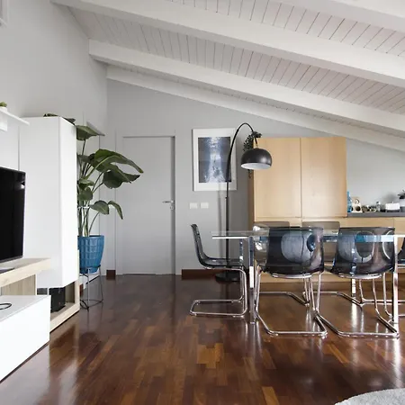 Penthouse With Patio & 2 Baths, 10 Min To Duomo Apartment Milan