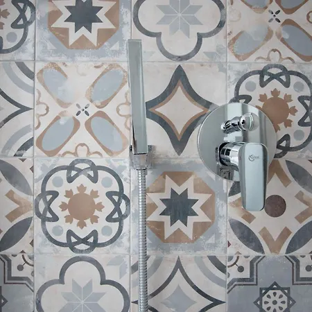Apartment Penthouse With Patio & 2 Baths, 10 Min To Duomo