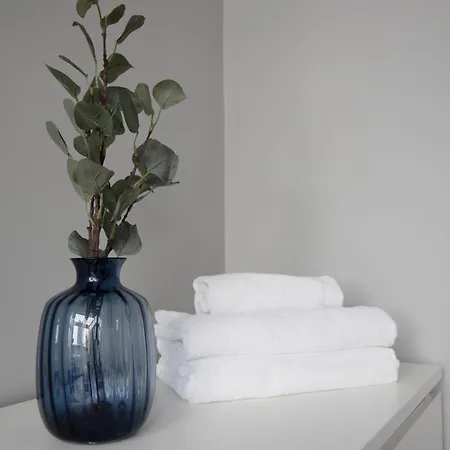 Penthouse With Patio & 2 Baths, 10 Min To Duomo Apartment