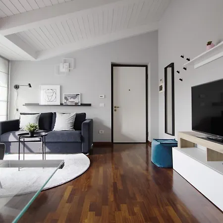 Penthouse With Patio & 2 Baths, 10 Min To Duomo Milan